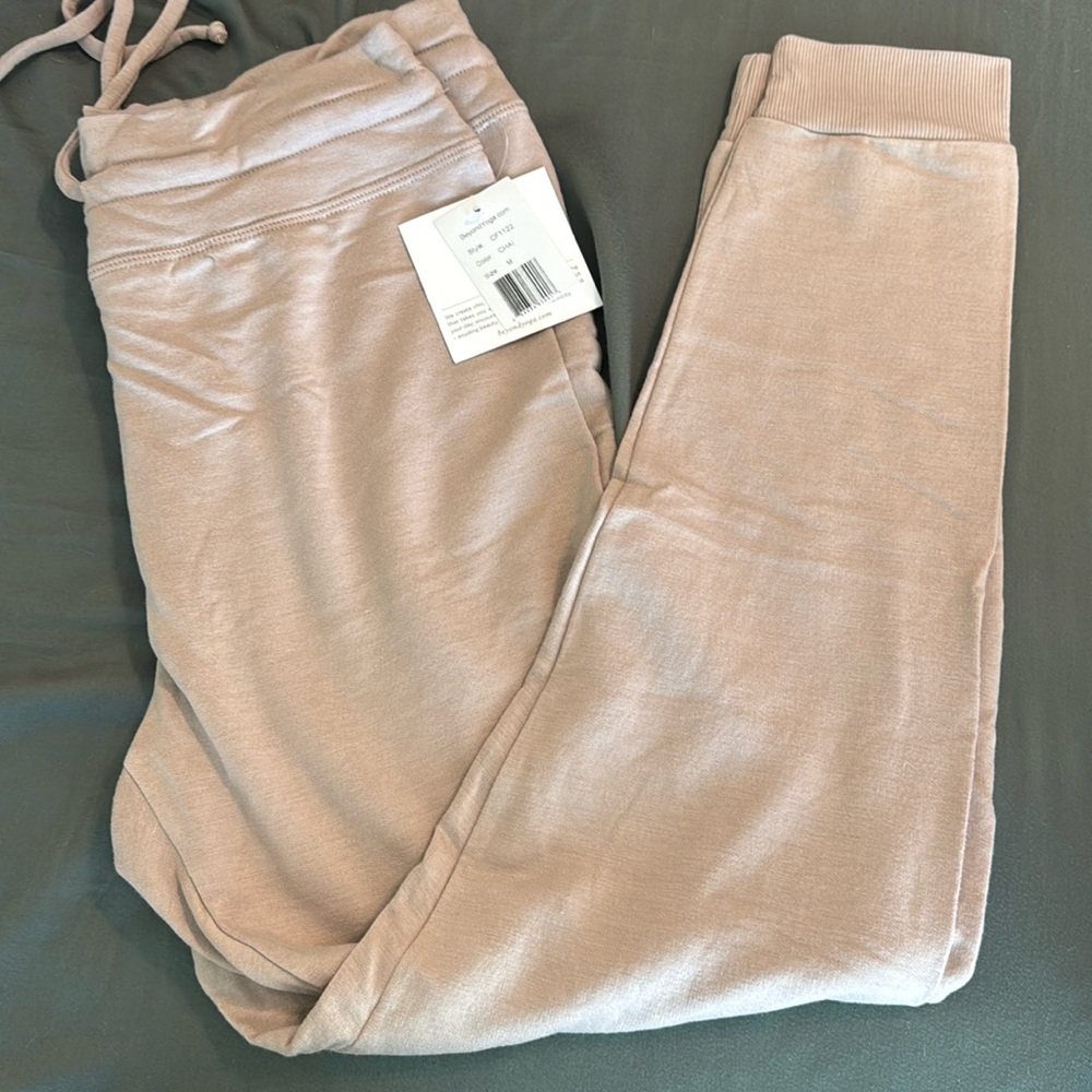 Beyond Yoga Cozy Fleece Lounge Around Midi Jogger - Picture 2 of 3